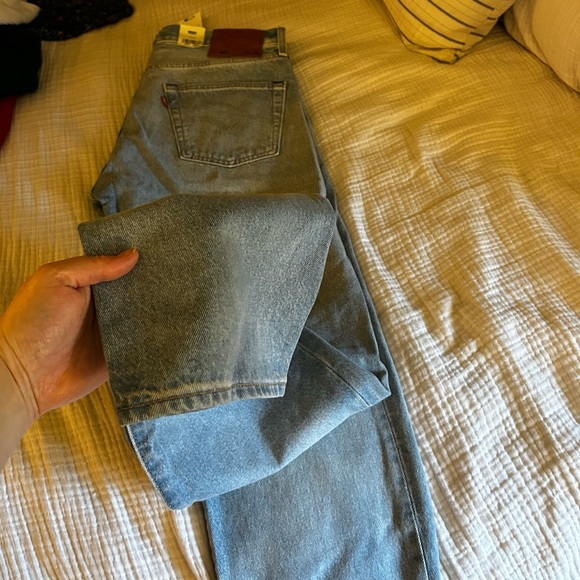 Levi’s Men’s 501 Light Wash Denim - Picture 6 of 6